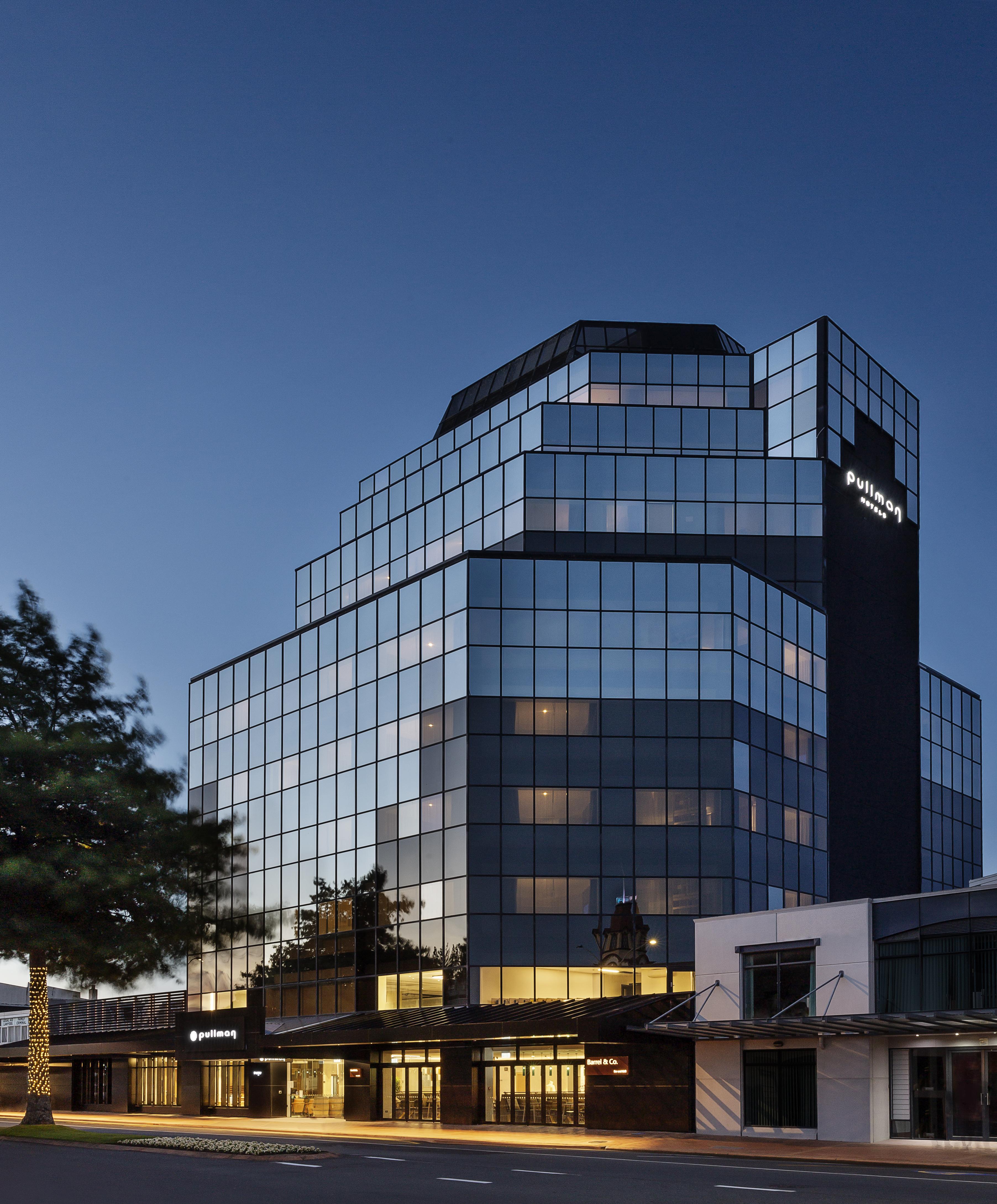 Hotel Pullman Distretto di Rotorua Esterno foto The building of the company in Madrid