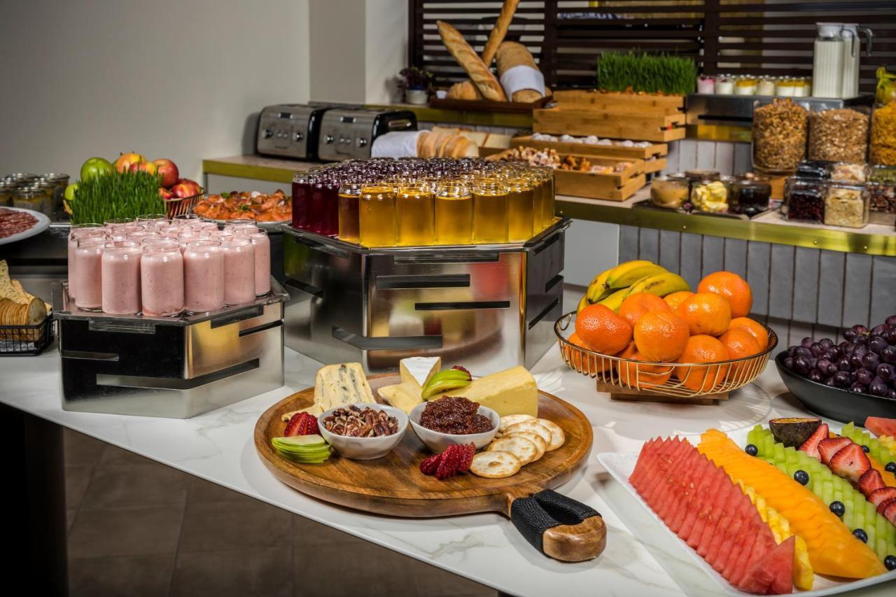 Hotel Pullman Distretto di Rotorua Esterno foto A buffet at a hotel